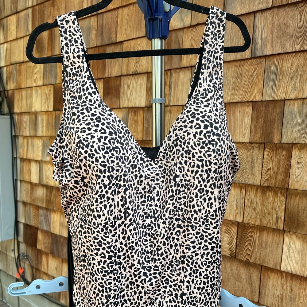 Size 26 cheetah print bathing suit with belt new with tags - never worn